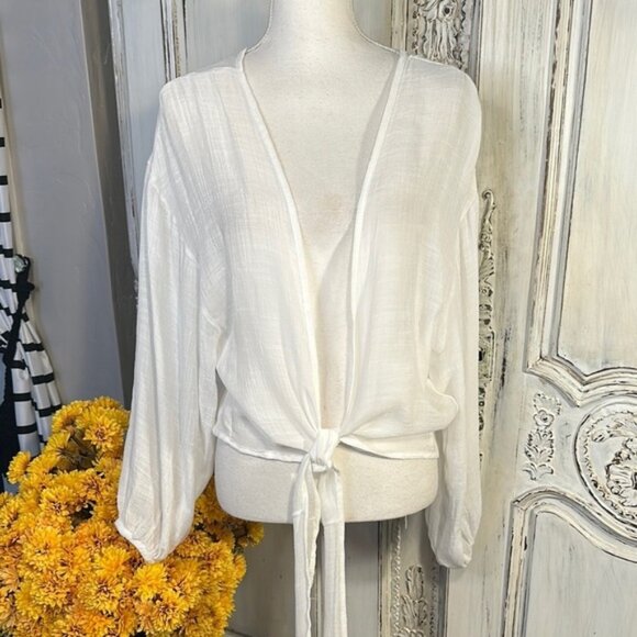 Elegant White Women's Layering Top with Voluminous Juliet sleeves - Picture 1 of 9
